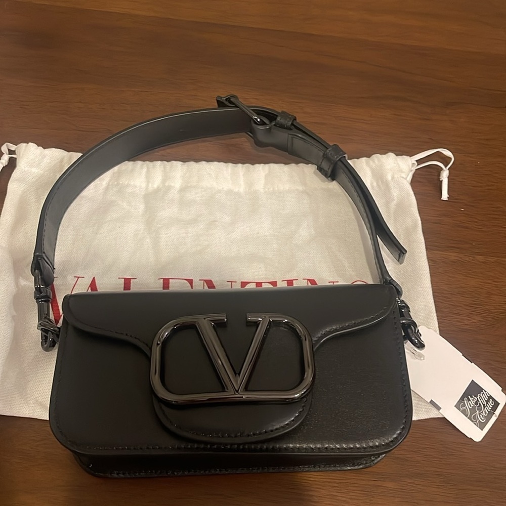 ❗️Valentino Black Leather Crossbody Bag❗️ - Picture 5 of 14
